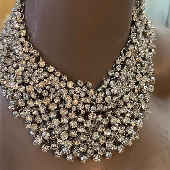 NATASHA ELEGANT SILVER DIAMOND CLUSTER ELEGANT NECKLACE. - Picture 2 of 8